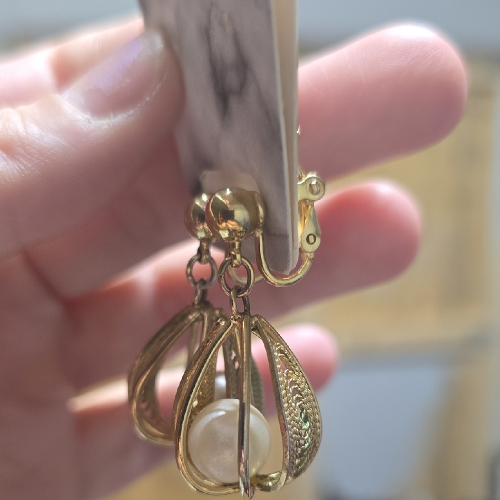 Elegant Gold and Cream Drop Earrings - Picture 3 of 3